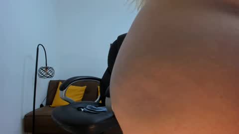 Snapshot of camiilaa1 chatting on 02/14/25, 03:54 Camila online show from 02/14/25, 03:54