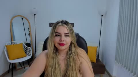 Snapshot of camiilaa1 chatting on 03/05/25, 06:54 Camila online show from 03/05/25, 06:54