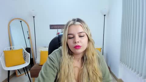 Snapshot of camiilaa1 chatting on 03/06/25, 07:47 Camila online show from 03/06/25, 07:47