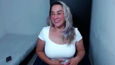 Snapshot of camila_987080 chatting on 11/28/25, 04:31 camila online show from 11/28/25, 04:31