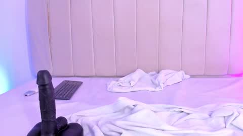 Snapshot of camila_adams chatting on 12/05/24, 11:18 Cami online show from 12/05/24, 11:18