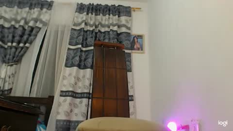 Instagram camila blande1 online show from 06/29/26, 10:15