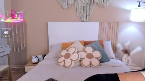 camila_bustamante_ online show from 03/19/26, 04:00