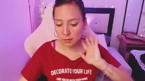Snapshot of camila_delarosa chatting on 05/27/26, 01:57 camila online show from 05/27/26, 01:57