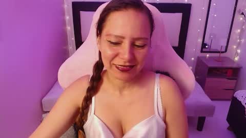Snapshot of camila_delarosa chatting on 06/06/26, 12:32 camila online show from 06/06/26, 12:32