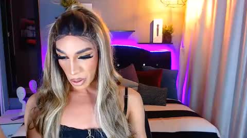 Snapshot of camila_hoottie chatting on 01/23/25, 05:02 Camila online show from 01/23/25, 05:02
