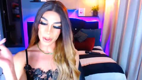 Snapshot of camila_hoottie chatting on 01/27/25, 07:35 Camila online show from 01/27/25, 07:35