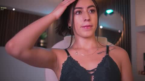 camila_martinez9 online show from 10/02/25, 11:28