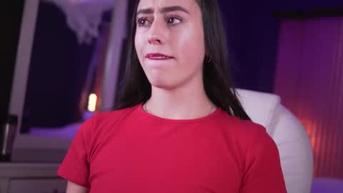 camila_martinez9 online show from 11/06/25, 11:33