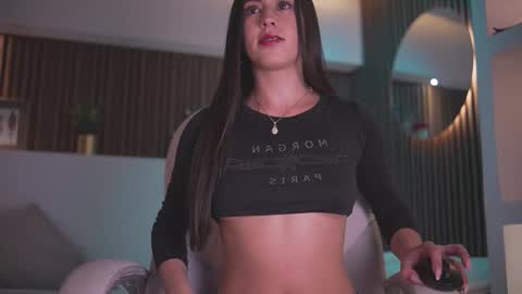 camila_martinez9 online show from 01/08/26, 11:34