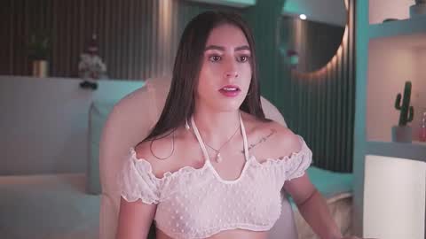 camila_martinez9 online show from 01/15/26, 11:26