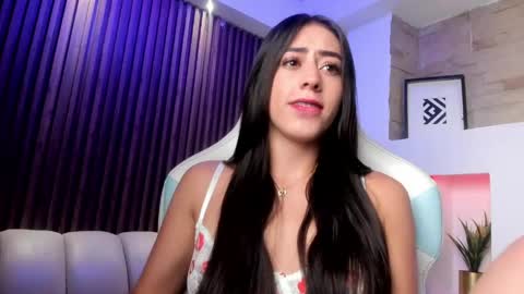 camila_martinez9 online show from 04/15/26, 11:28