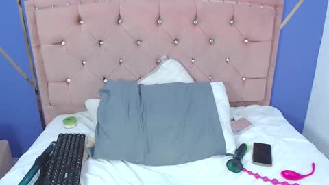 Snapshot of camila_nolimit chatting on 11/15/25, 11:32 Camila online show from 11/15/25, 11:32