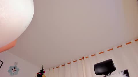 CamilaMendez--- online show from 12/24/24, 09:44