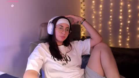 Snapshot of camilaalee chatting on 11/12/25, 06:14 CAMILAA LEE online show from 11/12/25, 06:14