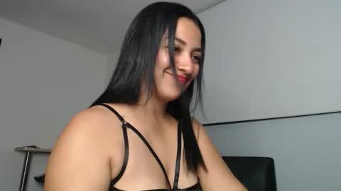 Snapshot of camilaaoficial chatting on 12/17/25, 03:56 Camila online show from 12/17/25, 03:56