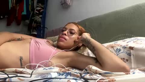 Snapshot of camilahot_girl chatting on 09/14/25, 06:40 kira online show from 09/14/25, 06:40