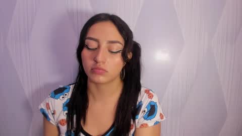 Snapshot of camilahunter__ chatting on 04/29/26, 02:48 Camila online show from 04/29/26, 02:48
