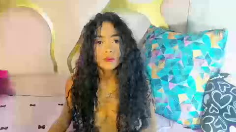 Snapshot of camilaqueenh chatting on 10/18/25, 01:19 camilaqueenh online show from 10/18/25, 01:19