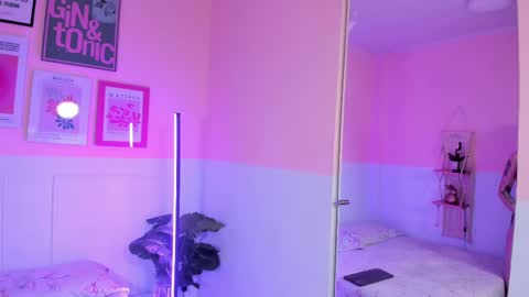 Snapshot of camilarivers chatting on 09/18/25, 11:56 Camila online show from 09/18/25, 11:56