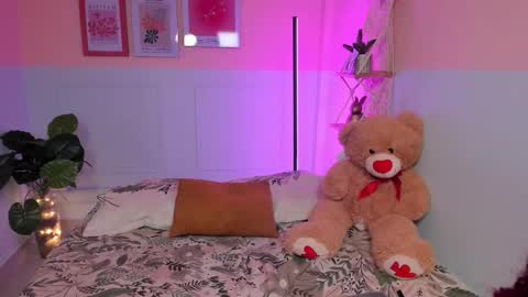 Snapshot of camilarivers chatting on 12/16/25, 04:17 Camila online show from 12/16/25, 04:17