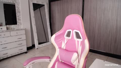 X IGcamiryan01 online show from 11/10/25, 05:56