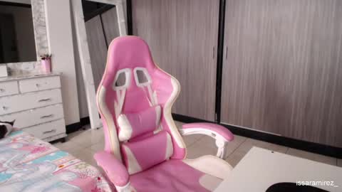 X IGcamiryan01 online show from 11/15/25, 06:26