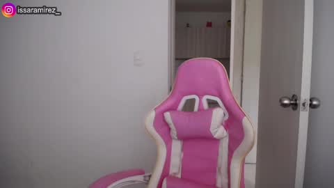 X IGcamiryan01 online show from 05/18/26, 06:58