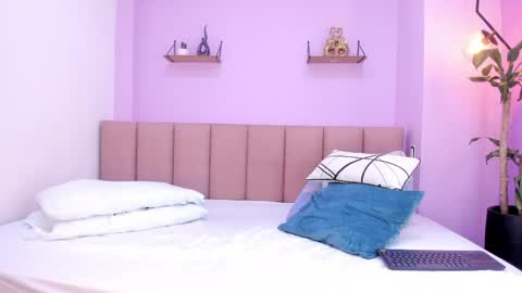 camila online show from 04/18/26, 12:09