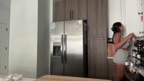 Snapshot of camiliakxoxo chatting on 02/21/25, 05:42 camiliakxoxo online show from 02/21/25, 05:42