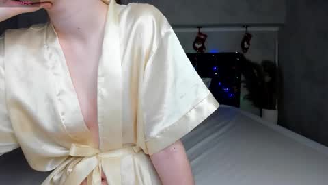 Snapshot of camilla_kelly chatting on 12/15/25, 01:10 Camilla online show from 12/15/25, 01:10