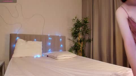 Snapshot of camilla_kelly chatting on 12/18/25, 01:33 Camilla online show from 12/18/25, 01:33