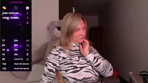 Snapshot of camille_game chatting on 10/02/25, 12:06 Camille Game online show from 10/02/25, 12:06