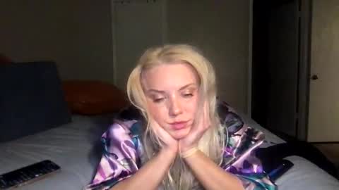 Snapshot of camilleclairexo chatting on 05/13/26, 07:39 camilleclairexo online show from 05/13/26, 07:39