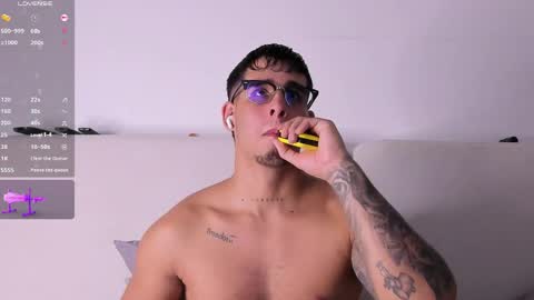 Snapshot of camilo_ospina_ chatting on 04/29/26, 01:32 INDEPENDENT MODEL online show from 04/29/26, 01:32