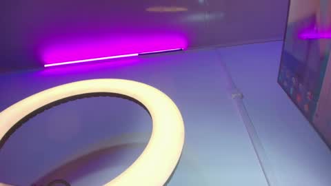 Snapshot of camiloalvarezzz3 chatting on 04/18/26, 01:04 CAMILO online show from 04/18/26, 01:04