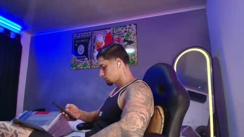 Snapshot of camiloalvarezzz3 chatting on 04/23/26, 02:52 CAMILO online show from 04/23/26, 02:52