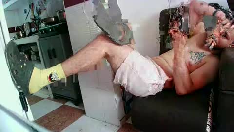 Snapshot of camiloex chatting on 12/19/24, 07:18 Camilo online show from 12/19/24, 07:18