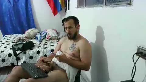 Snapshot of camiloex chatting on 02/20/25, 11:21 Camilo online show from 02/20/25, 11:21