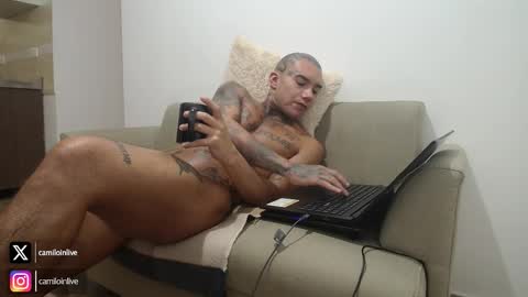 Snapshot of camiloinlive chatting on 10/31/25, 02:29 camiloinlive online show from 10/31/25, 02:29