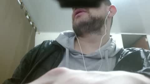 Snapshot of camiloking17 chatting on 11/24/25, 08:41 camilo online show from 11/24/25, 08:41