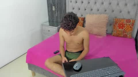 Snapshot of camilowhites chatting on 03/01/25, 12:28 CamilowhiteS online show from 03/01/25, 12:28