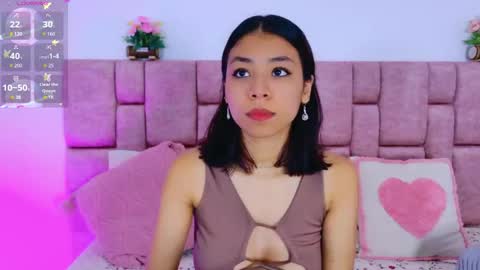 Snapshot of camiluxe chatting on 11/08/25, 01:00 camiluxe online show from 11/08/25, 01:00