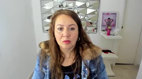 camixxx_m online show from 12/17/25, 12:33