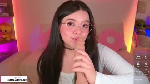 Snapshot of cammiefoalss chatting on 11/09/25, 07:34 Lets reach 200 thumbs up online show from 11/09/25, 07:34