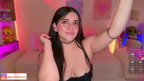 Snapshot of cammiefoalss chatting on 11/11/25, 03:45 Lets reach 200 thumbs up online show from 11/11/25, 03:45