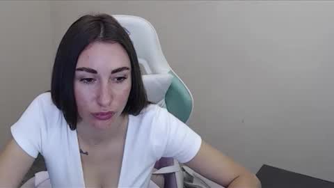 Snapshot of cammila_horn chatting on 10/23/25, 06:02 cammila horn online show from 10/23/25, 06:02