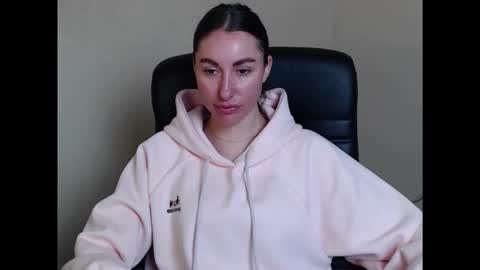 cammila horn online show from 04/30/26, 06:42
