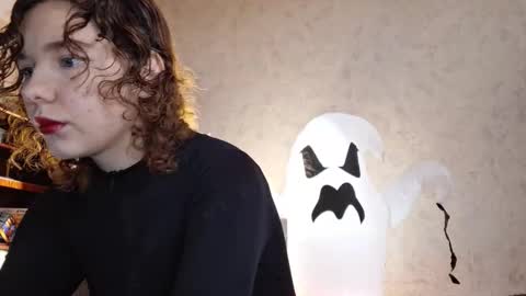 Snapshot of cammyrose_ chatting on 10/19/25, 11:44 cammyrose_ online show from 10/19/25, 11:44