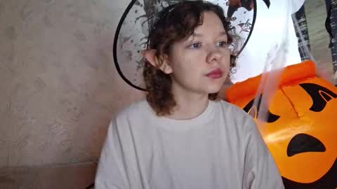 Snapshot of cammyrose_ chatting on 10/24/25, 02:24 cammyrose_ online show from 10/24/25, 02:24